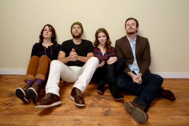 anna-kendrick-photoshoot-happy-christmas-portraits-2014-sundance-film-festival_6
